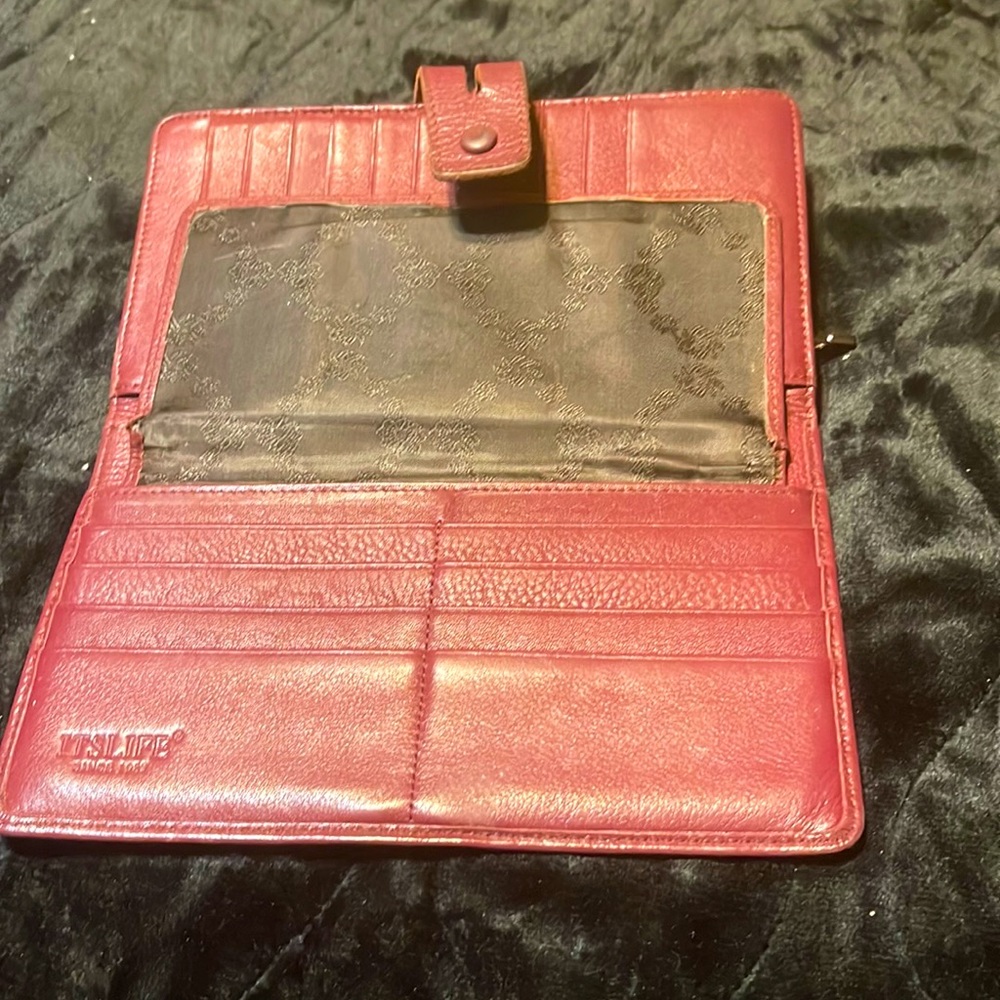 Woman’s ITSLIFE Wallet